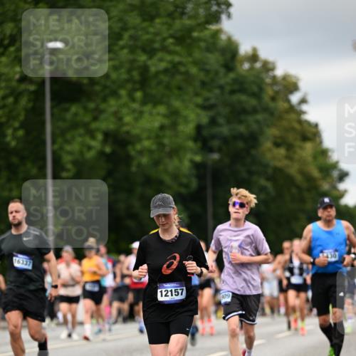 29.06.2025 - hella hamburg halbmarathon Dr. Thomas Lammeyer http://msf.ph/oto/8430874 29.06.2025 10:52:04 Kennedybrücke 1073, 1430, 1434, 1523, 1618, 2163, 2211, 2320, 2407, 2491, 2882, 3679, 4239, 4974, 5796, 6255, 6256, 6879, 7240, 8105, 8158, 8270, 9356, 9758, 10075, 10658, 10777, 10903, 11276 meine-sportfotos.de