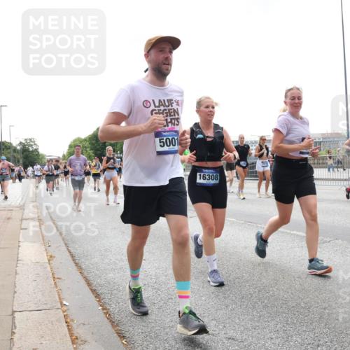 29.06.2025 - hella hamburg halbmarathon Lena Gebhardt http://msf.ph/oto/8430941 29.06.2025 10:44:08 Lombardsbrücke 5001, 16308, 1026, 1095, 1306, 1310, 1345, 1459, 1519, 1802, 1804, 2073, 2186, 2343, 2610, 2692, 2733, 3065, 3288, 3596, 3597, 4496, 4627, 4636, 4898, 5001, 5127, 5192, 5201, 5293, 5647, 5730, 5731, 5890, 5902, 5905, 6036, 6334, 6895, 6971, 6973, 7205, 7206, 7326, 7489, 7504, 7610, 7818, 7842, 8000, 8058, 8272, 8591, 8763, 8870, 8957, 9073, 9510, 9704, 9879, 10097, 10223, 11825, 11955, 12322, 12803, 12995, 13330, 13390, 13906, 14091, 14123, 14654 meine-sportfotos.de
