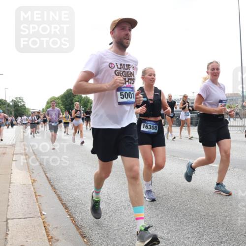 29.06.2025 - hella hamburg halbmarathon Lena Gebhardt http://msf.ph/oto/8430960 29.06.2025 10:44:08 Lombardsbrücke 5001, 16308, 157152, 1026, 1095, 1306, 1310, 1345, 1459, 1519, 1802, 1804, 2073, 2186, 2343, 2610, 2692, 2733, 3065, 3288, 3596, 3597, 4496, 4627, 4636, 4898, 5001, 5127, 5192, 5201, 5293, 5647, 5730, 5731, 5890, 5902, 5905, 6036, 6334, 6895, 6971, 6973, 7205, 7206, 7326, 7489, 7504, 7610, 7818, 7842, 8000, 8058, 8272, 8591, 8763, 8870, 8957, 9073, 9510, 9704, 9879, 10097, 10223, 11825, 11955, 12322, 12803, 12995, 13330, 13390, 13906, 14091, 14123, 14654 meine-sportfotos.de