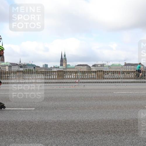 29.06.2025 - hella hamburg halbmarathon Lena Gebhardt http://msf.ph/oto/8430969 29.06.2025 09:00:25 Lombardsbrücke 236 meine-sportfotos.de