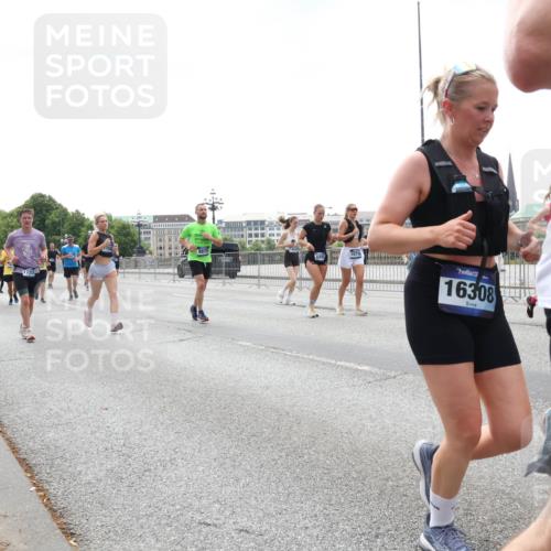 29.06.2025 - hella hamburg halbmarathon Lena Gebhardt http://msf.ph/oto/8431016 29.06.2025 10:44:08 Lombardsbrücke 9073, 15719, 16308, 1026, 1095, 1306, 1310, 1345, 1459, 1519, 1802, 1804, 2073, 2186, 2343, 2610, 2692, 2733, 3065, 3288, 3596, 3597, 4496, 4627, 4636, 4898, 5001, 5127, 5192, 5201, 5293, 5647, 5730, 5731, 5890, 5902, 5905, 6036, 6334, 6895, 6971, 6973, 7205, 7206, 7326, 7489, 7504, 7610, 7818, 7842, 8000, 8058, 8272, 8591, 8763, 8870, 8957, 9073, 9510, 9704, 9879, 10097, 10223, 11825, 11955, 12322, 12803, 12995, 13330, 13390, 13906, 14091, 14123, 14654 meine-sportfotos.de