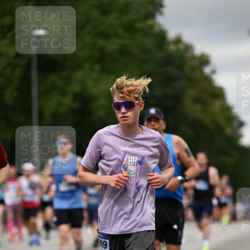 29.06.2025 - hella hamburg halbmarathon Dr. Thomas Lammeyer http://msf.ph/oto/8431055 29.06.2025 10:52:08 Kennedybrücke 1073, 1430, 1434, 1523, 1618, 2163, 2195, 2211, 2320, 2407, 2418, 2491, 2882, 3679, 4239, 4974, 5796, 6255, 6256, 6879, 7240, 8105, 8158, 8270, 9018, 9356, 9758, 10075, 10658, 10777, 10903, 11276 meine-sportfotos.de