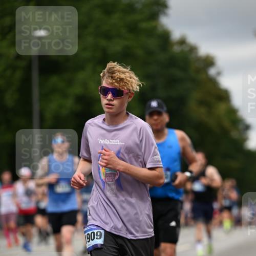 29.06.2025 - hella hamburg halbmarathon Dr. Thomas Lammeyer http://msf.ph/oto/8431070 29.06.2025 10:52:08 Kennedybrücke 1073, 1430, 1434, 1523, 1618, 2163, 2195, 2211, 2320, 2407, 2418, 2491, 2882, 3679, 4239, 4974, 5796, 6255, 6256, 6879, 7240, 8105, 8158, 8270, 9018, 9356, 9758, 10075, 10658, 10777, 10903, 11276 meine-sportfotos.de