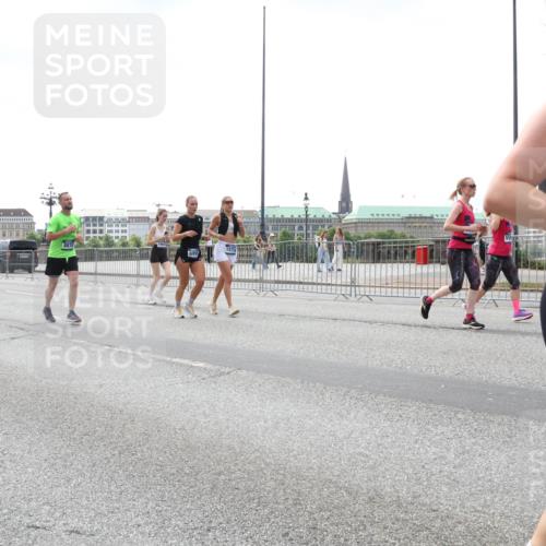 29.06.2025 - hella hamburg halbmarathon Lena Gebhardt http://msf.ph/oto/8431080 29.06.2025 10:44:09 Lombardsbrücke 17293, 3127, 7582, 8870, 163, 1026, 1095, 1306, 1310, 1345, 1459, 1519, 1802, 1804, 2073, 2186, 2343, 2610, 2692, 2733, 3065, 3288, 3596, 3597, 4496, 4627, 4636, 4898, 5001, 5127, 5192, 5201, 5293, 5647, 5730, 5731, 5890, 5902, 5905, 6036, 6334, 6895, 6971, 6973, 7205, 7206, 7326, 7489, 7610, 7818, 7842, 8000, 8058, 8272, 8591, 8763, 8870, 8957, 9073, 9510, 9704, 9879, 10097, 10223, 10303, 10304, 11825, 11955, 12322, 12803, 12995, 13330, 13390, 13906, 14091, 14123, 14654 meine-sportfotos.de