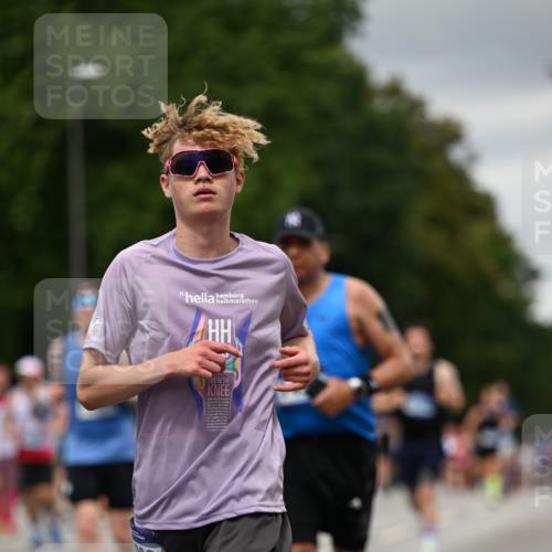 29.06.2025 - hella hamburg halbmarathon Dr. Thomas Lammeyer http://msf.ph/oto/8431086 29.06.2025 10:52:09 Kennedybrücke 1073, 1430, 1434, 1523, 1618, 2163, 2195, 2211, 2320, 2407, 2418, 2491, 2882, 3468, 3679, 4239, 4974, 5796, 6255, 6256, 6879, 7240, 8105, 8158, 8270, 9018, 9356, 9758, 10075, 10658, 10777, 10903, 11276 meine-sportfotos.de