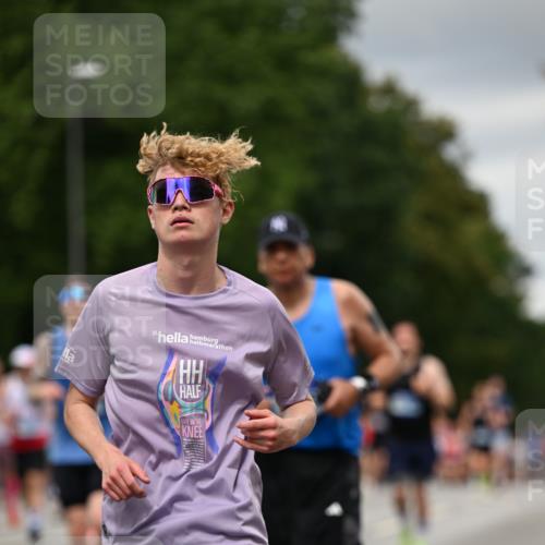 29.06.2025 - hella hamburg halbmarathon Dr. Thomas Lammeyer http://msf.ph/oto/8431096 29.06.2025 10:52:09 Kennedybrücke 1073, 1430, 1434, 1523, 1618, 2163, 2195, 2211, 2320, 2407, 2418, 2491, 2882, 3468, 3679, 4239, 4974, 5796, 6255, 6256, 6879, 7240, 8105, 8158, 8270, 9018, 9356, 9758, 10075, 10658, 10777, 10903, 11276 meine-sportfotos.de