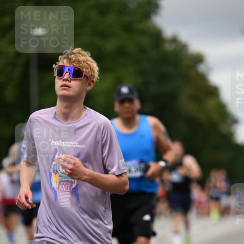 29.06.2025 - hella hamburg halbmarathon Dr. Thomas Lammeyer http://msf.ph/oto/8431102 29.06.2025 10:52:09 Kennedybrücke 1073, 1430, 1434, 1523, 1618, 2163, 2195, 2211, 2320, 2407, 2418, 2491, 2882, 3468, 3679, 4239, 4974, 5796, 6255, 6256, 6879, 7240, 8105, 8158, 8270, 9018, 9356, 9758, 10075, 10658, 10777, 10903, 11276 meine-sportfotos.de