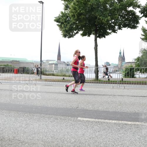 29.06.2025 - hella hamburg halbmarathon Lena Gebhardt http://msf.ph/oto/8431146 29.06.2025 10:44:10 Lombardsbrücke 15715, 689, 1026, 1095, 1306, 1345, 1459, 1519, 1802, 1804, 2073, 2186, 2343, 2610, 2692, 2733, 3065, 3288, 3596, 3597, 4496, 4627, 4636, 4898, 5001, 5127, 5192, 5201, 5293, 5647, 5730, 5731, 5890, 5902, 5905, 6036, 6334, 6895, 7205, 7206, 7326, 7489, 7610, 7818, 7842, 8000, 8058, 8272, 8591, 8763, 8870, 8957, 9073, 9510, 9704, 9879, 10097, 10223, 10303, 10304, 11825, 11955, 12322, 12803, 12995, 13330, 13390, 13906, 14091, 14123, 14654 meine-sportfotos.de