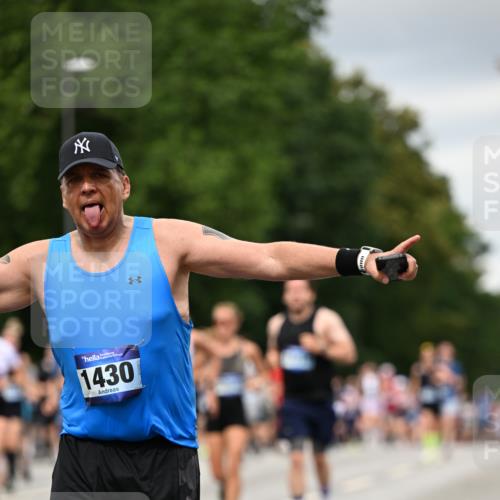 29.06.2025 - hella hamburg halbmarathon Dr. Thomas Lammeyer http://msf.ph/oto/8431176 29.06.2025 10:52:10 Kennedybrücke 1073, 1430, 1434, 1523, 1618, 2163, 2195, 2320, 2407, 2418, 2491, 2882, 2994, 3468, 3679, 4239, 4588, 4974, 5796, 6255, 6256, 6879, 7240, 8105, 8158, 8270, 9018, 9356, 10075, 10658, 10777, 10903, 11276 meine-sportfotos.de