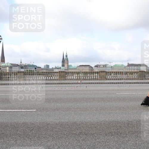 29.06.2025 - hella hamburg halbmarathon Lena Gebhardt http://msf.ph/oto/8431180 29.06.2025 09:00:26 Lombardsbrücke  meine-sportfotos.de