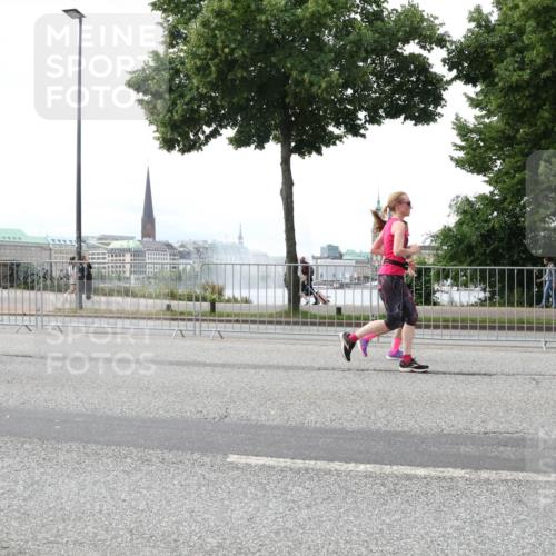 29.06.2025 - hella hamburg halbmarathon Lena Gebhardt http://msf.ph/oto/8431207 29.06.2025 10:44:10 Lombardsbrücke 689, 1571, 1026, 1095, 1306, 1345, 1459, 1519, 1802, 1804, 2073, 2186, 2343, 2610, 2692, 2733, 3065, 3288, 3596, 3597, 4496, 4627, 4636, 4898, 5001, 5127, 5192, 5201, 5293, 5647, 5730, 5731, 5890, 5902, 5905, 6036, 6334, 6895, 7205, 7206, 7326, 7489, 7610, 7818, 7842, 8000, 8058, 8272, 8591, 8763, 8870, 8957, 9073, 9510, 9704, 9879, 10097, 10223, 10303, 10304, 11825, 11955, 12322, 12803, 12995, 13330, 13390, 13906, 14091, 14123, 14654 meine-sportfotos.de