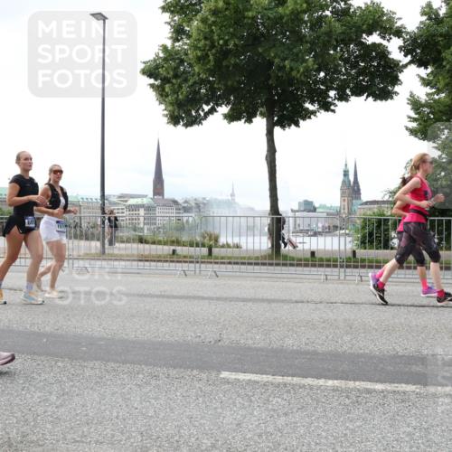 29.06.2025 - hella hamburg halbmarathon Lena Gebhardt http://msf.ph/oto/8431224 29.06.2025 10:44:10 Lombardsbrücke 689, 157, 1026, 1095, 1306, 1345, 1459, 1519, 1802, 1804, 2073, 2186, 2343, 2610, 2692, 2733, 3065, 3288, 3596, 3597, 4496, 4627, 4636, 4898, 5001, 5127, 5192, 5201, 5293, 5647, 5730, 5731, 5890, 5902, 5905, 6036, 6334, 6895, 7205, 7206, 7326, 7489, 7610, 7818, 7842, 8000, 8058, 8272, 8591, 8763, 8870, 8957, 9073, 9510, 9704, 9879, 10097, 10223, 10303, 10304, 11825, 11955, 12322, 12803, 12995, 13330, 13390, 13906, 14091, 14123, 14654 meine-sportfotos.de
