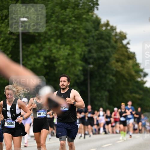 29.06.2025 - hella hamburg halbmarathon Dr. Thomas Lammeyer http://msf.ph/oto/8431242 29.06.2025 10:52:12 Kennedybrücke 1045, 1073, 1430, 1434, 1523, 1618, 2163, 2195, 2320, 2407, 2418, 2491, 2882, 2994, 3468, 3679, 4037, 4239, 4588, 4974, 5796, 6255, 6256, 6879, 7240, 8105, 8158, 8270, 9018, 9356, 10075, 10658, 10777, 10903, 11276, 11351 meine-sportfotos.de