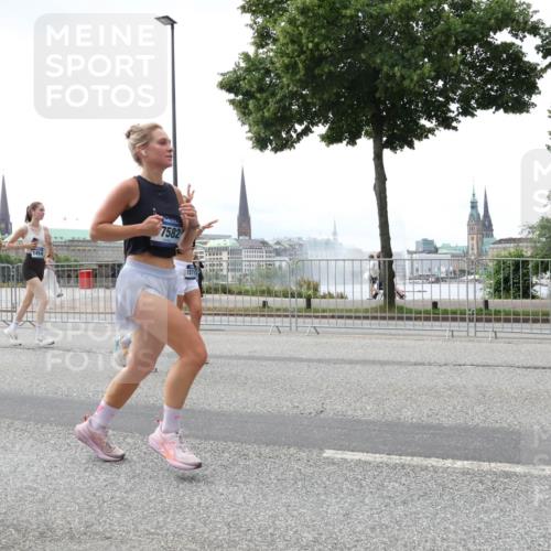 29.06.2025 - hella hamburg halbmarathon Lena Gebhardt http://msf.ph/oto/8431267 29.06.2025 10:44:11 Lombardsbrücke 8870, 1454, 7582, 1571, 1026, 1095, 1306, 1345, 1459, 1519, 1802, 1804, 2073, 2186, 2343, 2610, 2692, 2733, 3065, 3288, 3596, 3597, 4496, 4627, 4636, 4898, 5001, 5127, 5192, 5201, 5293, 5647, 5730, 5731, 5890, 5902, 5905, 6036, 6334, 6895, 7326, 7489, 7610, 7818, 7842, 8058, 8272, 8591, 8763, 8870, 8957, 9073, 9510, 9704, 9879, 10097, 10223, 10303, 10304, 11825, 11955, 12322, 12803, 12995, 13330, 13390, 13906, 14091, 14123, 14654 meine-sportfotos.de