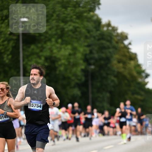 29.06.2025 - hella hamburg halbmarathon Dr. Thomas Lammeyer http://msf.ph/oto/8431288 29.06.2025 10:52:13 Kennedybrücke 1045, 1073, 1430, 1434, 1523, 1618, 2148, 2163, 2195, 2320, 2407, 2418, 2491, 2882, 2994, 3468, 3679, 4037, 4239, 4588, 4974, 5796, 6255, 6256, 6879, 7240, 8105, 8158, 8270, 9018, 9356, 10075, 10658, 10777, 10903, 11351 meine-sportfotos.de