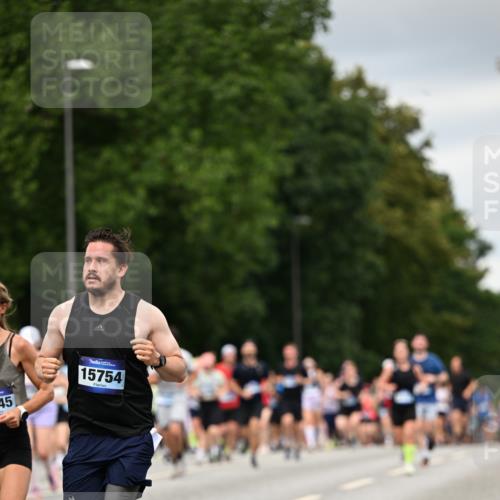 29.06.2025 - hella hamburg halbmarathon Dr. Thomas Lammeyer http://msf.ph/oto/8431297 29.06.2025 10:52:13 Kennedybrücke 1045, 1073, 1430, 1434, 1523, 1618, 2148, 2163, 2195, 2320, 2407, 2418, 2491, 2882, 2994, 3468, 3679, 4037, 4239, 4588, 4974, 5796, 6255, 6256, 6879, 7240, 8105, 8158, 8270, 9018, 9356, 10075, 10658, 10777, 10903, 11351 meine-sportfotos.de