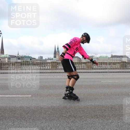 29.06.2025 - hella hamburg halbmarathon Lena Gebhardt http://msf.ph/oto/8431299 29.06.2025 09:00:27 Lombardsbrücke 29, 81 meine-sportfotos.de