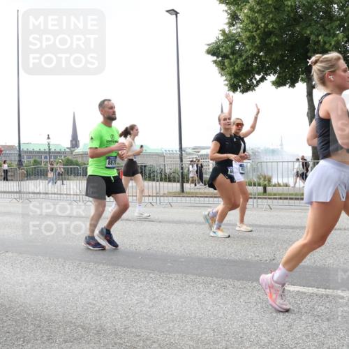 29.06.2025 - hella hamburg halbmarathon Lena Gebhardt http://msf.ph/oto/8431305 29.06.2025 10:44:11 Lombardsbrücke 1723, 8870, 1026, 1095, 1306, 1345, 1459, 1519, 1802, 1804, 2073, 2186, 2343, 2610, 2692, 2733, 3065, 3288, 3596, 3597, 4496, 4627, 4636, 4898, 5001, 5127, 5192, 5201, 5293, 5647, 5730, 5731, 5890, 5902, 5905, 6036, 6334, 6895, 7326, 7489, 7610, 7818, 7842, 8058, 8272, 8591, 8763, 8870, 8957, 9073, 9510, 9704, 9879, 10097, 10223, 10303, 10304, 11825, 11955, 12322, 12803, 12995, 13330, 13390, 13906, 14091, 14123, 14654 meine-sportfotos.de