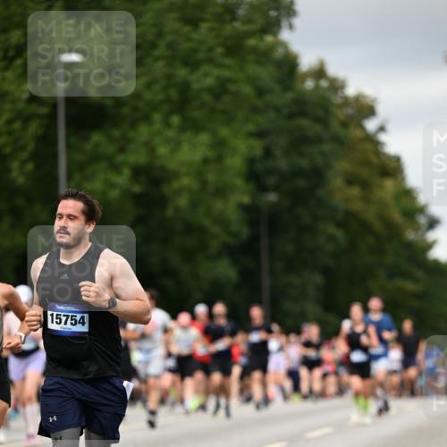29.06.2025 - hella hamburg halbmarathon Dr. Thomas Lammeyer http://msf.ph/oto/8431306 29.06.2025 10:52:13 Kennedybrücke 1045, 1073, 1430, 1434, 1523, 1618, 2148, 2163, 2195, 2320, 2407, 2418, 2491, 2882, 2994, 3468, 3679, 4037, 4239, 4588, 4974, 5796, 6255, 6256, 6879, 7240, 8105, 8158, 8270, 9018, 9356, 10075, 10658, 10777, 10903, 11351 meine-sportfotos.de