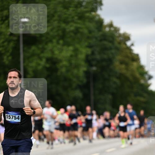 29.06.2025 - hella hamburg halbmarathon Dr. Thomas Lammeyer http://msf.ph/oto/8431323 29.06.2025 10:52:13 Kennedybrücke 1045, 1073, 1430, 1434, 1523, 1618, 2148, 2163, 2195, 2320, 2407, 2418, 2491, 2882, 2994, 3468, 3679, 4037, 4239, 4588, 4974, 5796, 6255, 6256, 6879, 7240, 8105, 8158, 8270, 9018, 9356, 10075, 10658, 10777, 10903, 11351 meine-sportfotos.de