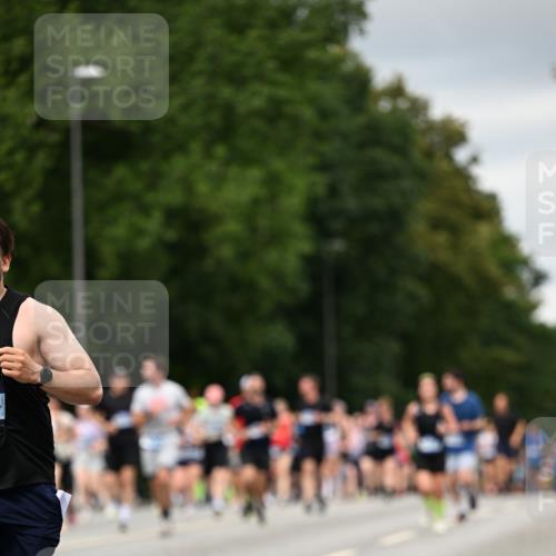 29.06.2025 - hella hamburg halbmarathon Dr. Thomas Lammeyer http://msf.ph/oto/8431340 29.06.2025 10:52:14 Kennedybrücke 1045, 1073, 1430, 1434, 1523, 2148, 2163, 2195, 2320, 2407, 2418, 2491, 2882, 2994, 3468, 3679, 4037, 4239, 4588, 4974, 5796, 6255, 6256, 6879, 8105, 8158, 8270, 9018, 9356, 10075, 10658, 10777, 10903, 10991, 11351 meine-sportfotos.de