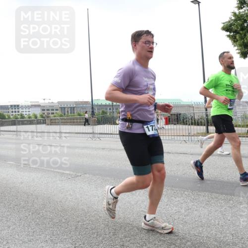 29.06.2025 - hella hamburg halbmarathon Lena Gebhardt http://msf.ph/oto/8431344 29.06.2025 10:44:12 Lombardsbrücke 172, 887, 1026, 1095, 1306, 1345, 1459, 1519, 1802, 1804, 2073, 2186, 2343, 2610, 2692, 2733, 3065, 3288, 3596, 3597, 4496, 4627, 4636, 4898, 5001, 5127, 5293, 5647, 5649, 5730, 5731, 5890, 5902, 5905, 6002, 6036, 6334, 6895, 7326, 7489, 7610, 7818, 7842, 8058, 8272, 8591, 8763, 8870, 8957, 9073, 9510, 9704, 9879, 10097, 10223, 10303, 10304, 11825, 11955, 12322, 12409, 12803, 12995, 13330, 13390, 13906, 14091, 14123, 14654 meine-sportfotos.de