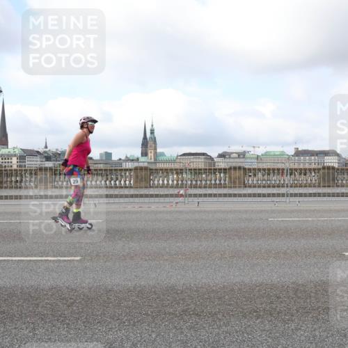 29.06.2025 - hella hamburg halbmarathon Lena Gebhardt http://msf.ph/oto/8431353 29.06.2025 09:00:28 Lombardsbrücke 29 meine-sportfotos.de