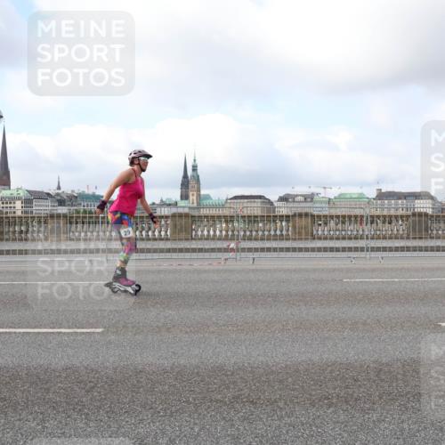 29.06.2025 - hella hamburg halbmarathon Lena Gebhardt http://msf.ph/oto/8431371 29.06.2025 09:00:28 Lombardsbrücke  meine-sportfotos.de