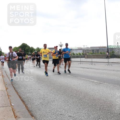 29.06.2025 - hella hamburg halbmarathon Lena Gebhardt http://msf.ph/oto/8431399 29.06.2025 10:44:12 Lombardsbrücke 9073, 7326, 1802, 1804, 1026, 1095, 1306, 1345, 1459, 1519, 1802, 1804, 2073, 2186, 2343, 2610, 2692, 2733, 3065, 3288, 3596, 3597, 4496, 4627, 4636, 4898, 5001, 5127, 5293, 5647, 5649, 5730, 5731, 5890, 5902, 5905, 6002, 6036, 6334, 6895, 7326, 7489, 7610, 7818, 7842, 8058, 8272, 8591, 8763, 8870, 8957, 9073, 9510, 9704, 9879, 10097, 10223, 10303, 10304, 11825, 11955, 12322, 12409, 12803, 12995, 13330, 13390, 13906, 14091, 14123, 14654 meine-sportfotos.de