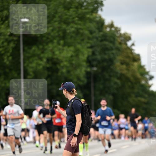 29.06.2025 - hella hamburg halbmarathon Dr. Thomas Lammeyer http://msf.ph/oto/8431478 29.06.2025 10:52:17 Kennedybrücke 1045, 1430, 1434, 1523, 2148, 2163, 2195, 2407, 2418, 2882, 2994, 3468, 3504, 3679, 4037, 4239, 4588, 4974, 5796, 5886, 6255, 6256, 6879, 7412, 8105, 8270, 8310, 8948, 9018, 9356, 10075, 10658, 10777, 10903, 10991, 11351 meine-sportfotos.de