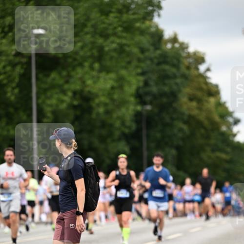 29.06.2025 - hella hamburg halbmarathon Dr. Thomas Lammeyer http://msf.ph/oto/8431497 29.06.2025 10:52:17 Kennedybrücke 1045, 1430, 1434, 1523, 2148, 2163, 2195, 2407, 2418, 2882, 2994, 3468, 3504, 3679, 4037, 4239, 4588, 4974, 5796, 5886, 6255, 6256, 6879, 7412, 8105, 8270, 8310, 8948, 9018, 9356, 10075, 10658, 10777, 10903, 10991, 11351 meine-sportfotos.de