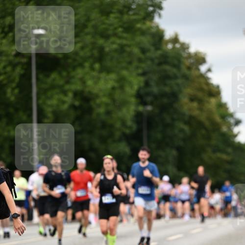 29.06.2025 - hella hamburg halbmarathon Dr. Thomas Lammeyer http://msf.ph/oto/8431521 29.06.2025 10:52:18 Kennedybrücke 1045, 1430, 1434, 1523, 1645, 2148, 2163, 2195, 2407, 2418, 2882, 2994, 3468, 3504, 3679, 3933, 4037, 4239, 4588, 4974, 5796, 5886, 6255, 6256, 6879, 7412, 8270, 8310, 8948, 9018, 9356, 10075, 10658, 10777, 10903, 10991, 11351 meine-sportfotos.de