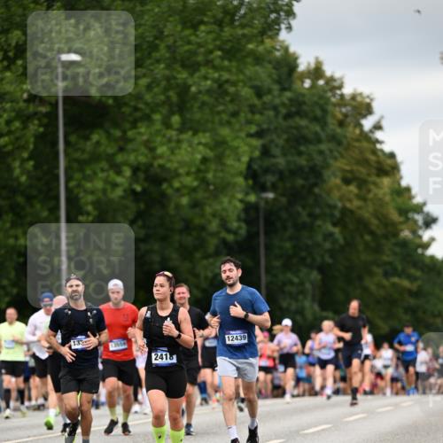 29.06.2025 - hella hamburg halbmarathon Dr. Thomas Lammeyer http://msf.ph/oto/8431531 29.06.2025 10:52:19 Kennedybrücke 1045, 1430, 1434, 1523, 1645, 2148, 2163, 2195, 2407, 2418, 2882, 2994, 3468, 3504, 3679, 3933, 4037, 4239, 4588, 4974, 5796, 5886, 6255, 6256, 6879, 7412, 8270, 8310, 8948, 9018, 9356, 10075, 10658, 10777, 10903, 10991, 11351 meine-sportfotos.de