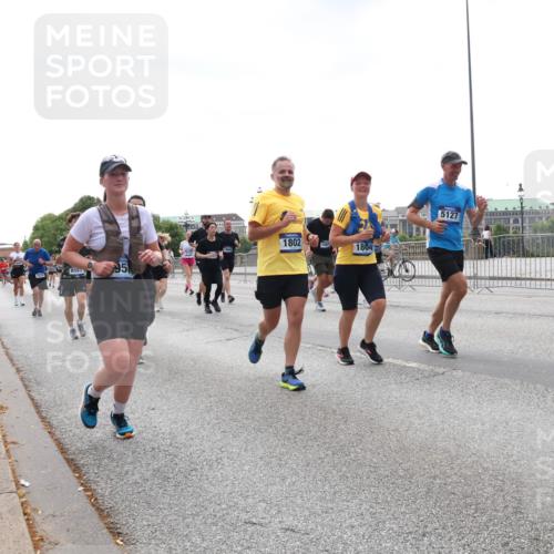 29.06.2025 - hella hamburg halbmarathon Lena Gebhardt http://msf.ph/oto/8431534 29.06.2025 10:44:14 Lombardsbrücke 8591, 9073, 95, 1802, 1804, 5127, 1026, 1095, 1306, 1345, 1459, 1519, 1802, 1804, 2073, 2186, 2343, 2610, 2692, 2733, 3065, 3288, 3506, 3596, 3597, 4496, 4627, 4636, 4898, 5001, 5127, 5293, 5647, 5649, 5730, 5731, 5890, 5902, 5905, 6002, 6036, 6334, 6895, 7216, 7326, 7489, 7610, 7818, 7842, 8058, 8272, 8591, 8763, 8870, 8957, 9073, 9510, 9704, 9879, 10223, 10303, 10304, 10416, 11825, 11955, 12322, 12409, 12803, 12995, 13262, 13330, 13390, 13906, 14091, 14123, 14654 meine-sportfotos.de