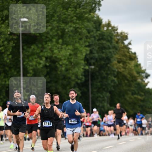 29.06.2025 - hella hamburg halbmarathon Dr. Thomas Lammeyer http://msf.ph/oto/8431558 29.06.2025 10:52:19 Kennedybrücke 1045, 1430, 1434, 1523, 1645, 2148, 2163, 2195, 2407, 2418, 2882, 2994, 3468, 3504, 3679, 3933, 4037, 4239, 4588, 4974, 5796, 5886, 6255, 6256, 6879, 7412, 8270, 8310, 8948, 9018, 9356, 10075, 10658, 10777, 10903, 10991, 11351 meine-sportfotos.de