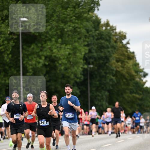 29.06.2025 - hella hamburg halbmarathon Dr. Thomas Lammeyer http://msf.ph/oto/8431564 29.06.2025 10:52:19 Kennedybrücke 1045, 1430, 1434, 1523, 1645, 2148, 2163, 2195, 2407, 2418, 2882, 2994, 3468, 3504, 3679, 3933, 4037, 4239, 4588, 4974, 5796, 5886, 6255, 6256, 6879, 7412, 8270, 8310, 8948, 9018, 9356, 10075, 10658, 10777, 10903, 10991, 11351 meine-sportfotos.de