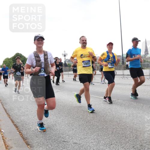 29.06.2025 - hella hamburg halbmarathon Lena Gebhardt http://msf.ph/oto/8431565 29.06.2025 10:44:14 Lombardsbrücke 8591, 3856, 1245, 1802, 180, 1026, 1095, 1306, 1345, 1459, 1519, 1802, 1804, 2073, 2186, 2343, 2610, 2692, 2733, 3065, 3288, 3506, 3596, 3597, 4496, 4627, 4636, 4898, 5001, 5127, 5293, 5647, 5649, 5730, 5731, 5890, 5902, 5905, 6002, 6036, 6334, 6895, 7216, 7326, 7489, 7610, 7818, 7842, 8058, 8272, 8591, 8763, 8870, 8957, 9073, 9510, 9704, 9879, 10223, 10303, 10304, 10416, 11825, 11955, 12322, 12409, 12803, 12995, 13262, 13330, 13390, 13906, 14091, 14123, 14654 meine-sportfotos.de