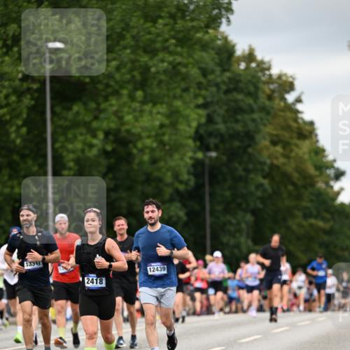29.06.2025 - hella hamburg halbmarathon Dr. Thomas Lammeyer http://msf.ph/oto/8431571 29.06.2025 10:52:19 Kennedybrücke 1045, 1430, 1434, 1523, 1645, 2148, 2163, 2195, 2407, 2418, 2882, 2994, 3468, 3504, 3679, 3933, 4037, 4239, 4588, 4974, 5796, 5886, 6255, 6256, 6879, 7412, 8270, 8310, 8948, 9018, 9356, 10075, 10658, 10777, 10903, 10991, 11351 meine-sportfotos.de