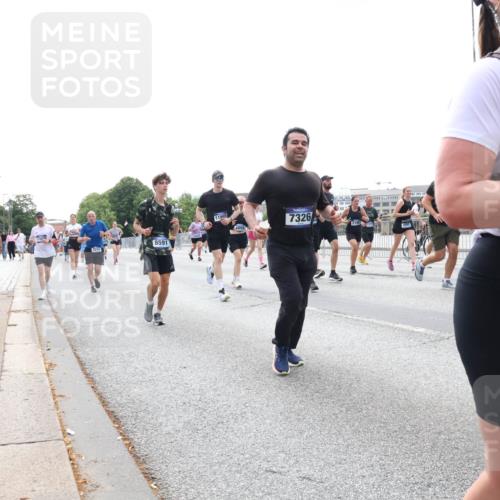 29.06.2025 - hella hamburg halbmarathon Lena Gebhardt http://msf.ph/oto/8431595 29.06.2025 10:44:15 Lombardsbrücke 9073, 3596, 8591, 7326, 95, 1026, 1095, 1306, 1345, 1459, 1519, 1802, 1804, 2073, 2186, 2343, 2610, 2692, 3065, 3288, 3506, 3596, 3597, 4496, 4627, 4636, 4898, 5001, 5127, 5293, 5647, 5649, 5730, 5731, 5890, 5902, 5905, 6002, 6036, 6334, 6895, 7216, 7326, 7610, 7818, 7842, 8058, 8272, 8591, 8763, 8870, 8957, 9073, 9510, 9704, 9879, 10223, 10303, 10304, 10416, 11825, 11955, 12322, 12409, 12803, 12995, 13262, 13288, 13330, 13390, 13906, 14091, 14123, 14654 meine-sportfotos.de