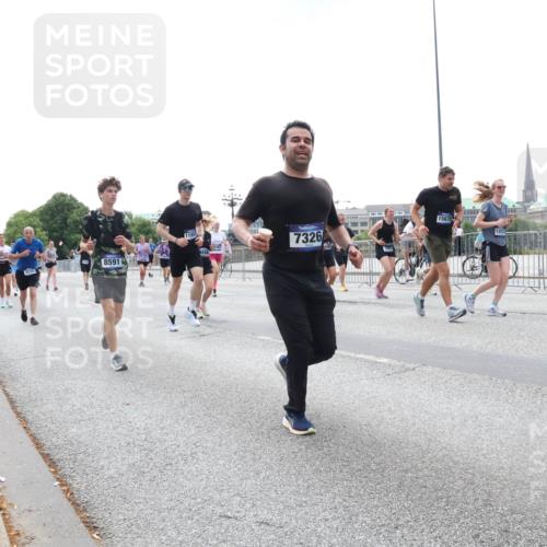 29.06.2025 - hella hamburg halbmarathon Lena Gebhardt http://msf.ph/oto/8431613 29.06.2025 10:44:15 Lombardsbrücke 8591, 11955, 7326, 15675, 1026, 1095, 1306, 1345, 1459, 1519, 1802, 1804, 2073, 2186, 2343, 2610, 2692, 3065, 3288, 3506, 3596, 3597, 4496, 4627, 4636, 4898, 5001, 5127, 5293, 5647, 5649, 5730, 5731, 5890, 5902, 5905, 6002, 6036, 6334, 6895, 7216, 7326, 7610, 7818, 7842, 8058, 8272, 8591, 8763, 8870, 8957, 9073, 9510, 9704, 9879, 10223, 10303, 10304, 10416, 11825, 11955, 12322, 12409, 12803, 12995, 13262, 13288, 13330, 13390, 13906, 14091, 14123, 14654 meine-sportfotos.de