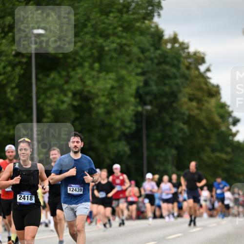 29.06.2025 - hella hamburg halbmarathon Dr. Thomas Lammeyer http://msf.ph/oto/8431617 29.06.2025 10:52:20 Kennedybrücke 1045, 1430, 1434, 1523, 1645, 2148, 2163, 2195, 2407, 2418, 2882, 2994, 3468, 3504, 3679, 3933, 4037, 4239, 4588, 4974, 5796, 5886, 6255, 6256, 6879, 7412, 8270, 8310, 8948, 9018, 9356, 9696, 10075, 10658, 10777, 10903, 10991, 11351 meine-sportfotos.de