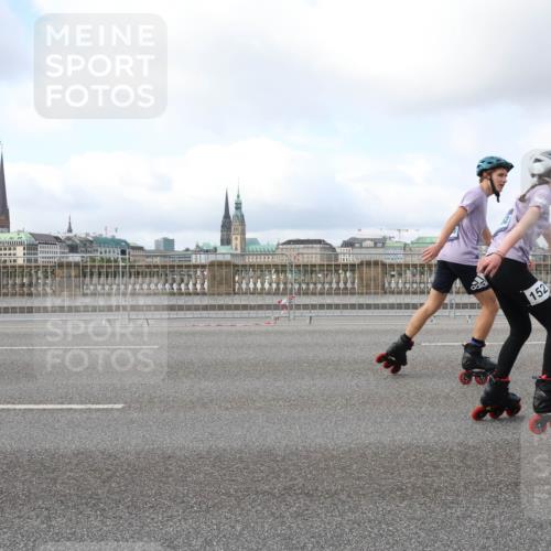 29.06.2025 - hella hamburg halbmarathon Lena Gebhardt http://msf.ph/oto/8431636 29.06.2025 09:00:30 Lombardsbrücke 152 meine-sportfotos.de