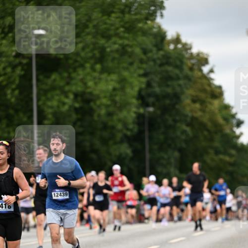 29.06.2025 - hella hamburg halbmarathon Dr. Thomas Lammeyer http://msf.ph/oto/8431638 29.06.2025 10:52:21 Kennedybrücke 1045, 1430, 1434, 1523, 1645, 2148, 2163, 2195, 2407, 2418, 2882, 2994, 3468, 3504, 3679, 3933, 4037, 4239, 4588, 4974, 5796, 5886, 6255, 6256, 6879, 7412, 8270, 8310, 8948, 9018, 9356, 9696, 10075, 10658, 10777, 10991, 11351 meine-sportfotos.de