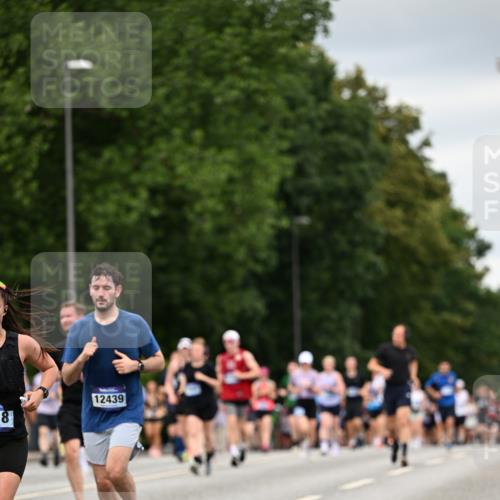 29.06.2025 - hella hamburg halbmarathon Dr. Thomas Lammeyer http://msf.ph/oto/8431647 29.06.2025 10:52:21 Kennedybrücke 1045, 1430, 1434, 1523, 1645, 2148, 2163, 2195, 2407, 2418, 2882, 2994, 3468, 3504, 3679, 3933, 4037, 4239, 4588, 4974, 5796, 5886, 6255, 6256, 6879, 7412, 8270, 8310, 8948, 9018, 9356, 9696, 10075, 10658, 10777, 10991, 11351 meine-sportfotos.de