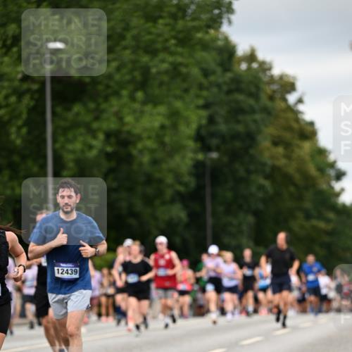 29.06.2025 - hella hamburg halbmarathon Dr. Thomas Lammeyer http://msf.ph/oto/8431654 29.06.2025 10:52:21 Kennedybrücke 1045, 1430, 1434, 1523, 1645, 2148, 2163, 2195, 2407, 2418, 2882, 2994, 3468, 3504, 3679, 3933, 4037, 4239, 4588, 4974, 5796, 5886, 6255, 6256, 6879, 7412, 8270, 8310, 8948, 9018, 9356, 9696, 10075, 10658, 10777, 10991, 11351 meine-sportfotos.de