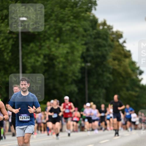 29.06.2025 - hella hamburg halbmarathon Dr. Thomas Lammeyer http://msf.ph/oto/8431662 29.06.2025 10:52:21 Kennedybrücke 1045, 1430, 1434, 1523, 1645, 2148, 2163, 2195, 2407, 2418, 2882, 2994, 3468, 3504, 3679, 3933, 4037, 4239, 4588, 4974, 5796, 5886, 6255, 6256, 6879, 7412, 8270, 8310, 8948, 9018, 9356, 9696, 10075, 10658, 10777, 10991, 11351 meine-sportfotos.de