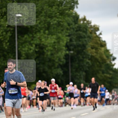 29.06.2025 - hella hamburg halbmarathon Dr. Thomas Lammeyer http://msf.ph/oto/8431672 29.06.2025 10:52:21 Kennedybrücke 1045, 1430, 1434, 1523, 1645, 2148, 2163, 2195, 2407, 2418, 2882, 2994, 3468, 3504, 3679, 3933, 4037, 4239, 4588, 4974, 5796, 5886, 6255, 6256, 6879, 7412, 8270, 8310, 8948, 9018, 9356, 9696, 10075, 10658, 10777, 10991, 11351 meine-sportfotos.de