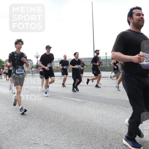 29.06.2025 - hella hamburg halbmarathon Lena Gebhardt http://msf.ph/oto/8431677 29.06.2025 10:44:16 Lombardsbrücke 306, 11955, 14842, 8591, 3596, 326, 1026, 1095, 1306, 1345, 1459, 1519, 1802, 1804, 2073, 2186, 2343, 2610, 2692, 3065, 3288, 3506, 3596, 3597, 4496, 4627, 4636, 4898, 5001, 5127, 5293, 5647, 5649, 5730, 5731, 5890, 5902, 5905, 6002, 6036, 6895, 7216, 7326, 7610, 7818, 7842, 8272, 8591, 8763, 8870, 8957, 9073, 9510, 9704, 9879, 10006, 10223, 10303, 10304, 10416, 11825, 11955, 12322, 12409, 12803, 12995, 13262, 13288, 13330, 13390, 13906, 14091, 14123, 14654, 14971 meine-sportfotos.de