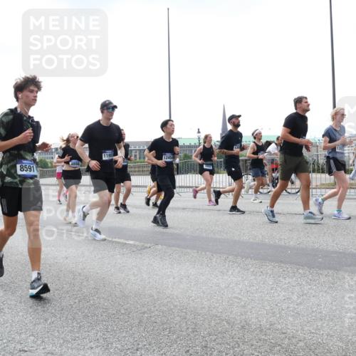 29.06.2025 - hella hamburg halbmarathon Lena Gebhardt http://msf.ph/oto/8431715 29.06.2025 10:44:16 Lombardsbrücke 8591, 4898, 11955, 12454, 2692, 1026, 1095, 1306, 1345, 1459, 1519, 1802, 1804, 2073, 2186, 2343, 2610, 2692, 3065, 3288, 3506, 3596, 3597, 4496, 4627, 4636, 4898, 5001, 5127, 5293, 5647, 5649, 5730, 5731, 5890, 5902, 5905, 6002, 6036, 6895, 7216, 7326, 7610, 7818, 7842, 8272, 8591, 8763, 8870, 8957, 9073, 9510, 9704, 9879, 10006, 10223, 10303, 10304, 10416, 11825, 11955, 12322, 12409, 12803, 12995, 13262, 13288, 13330, 13390, 13906, 14091, 14123, 14654, 14971 meine-sportfotos.de