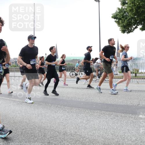 29.06.2025 - hella hamburg halbmarathon Lena Gebhardt http://msf.ph/oto/8431755 29.06.2025 10:44:16 Lombardsbrücke 8591, 4898, 11955, 21921, 1026, 1095, 1306, 1345, 1459, 1519, 1802, 1804, 2073, 2186, 2343, 2610, 2692, 3065, 3288, 3506, 3596, 3597, 4496, 4627, 4636, 4898, 5001, 5127, 5293, 5647, 5649, 5730, 5731, 5890, 5902, 5905, 6002, 6036, 6895, 7216, 7326, 7610, 7818, 7842, 8272, 8591, 8763, 8870, 8957, 9073, 9510, 9704, 9879, 10006, 10223, 10303, 10304, 10416, 11825, 11955, 12322, 12409, 12803, 12995, 13262, 13288, 13330, 13390, 13906, 14091, 14123, 14654, 14971 meine-sportfotos.de